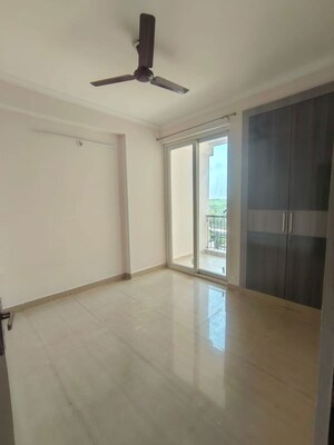 Room in 2.5 BHK Apartment at Ajnara Ambrosia, Sector 118 – for Rent