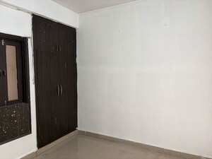 Room in 2 BHK Apartment at ACE Platinum, Zeta I Greater Noida – for Rent