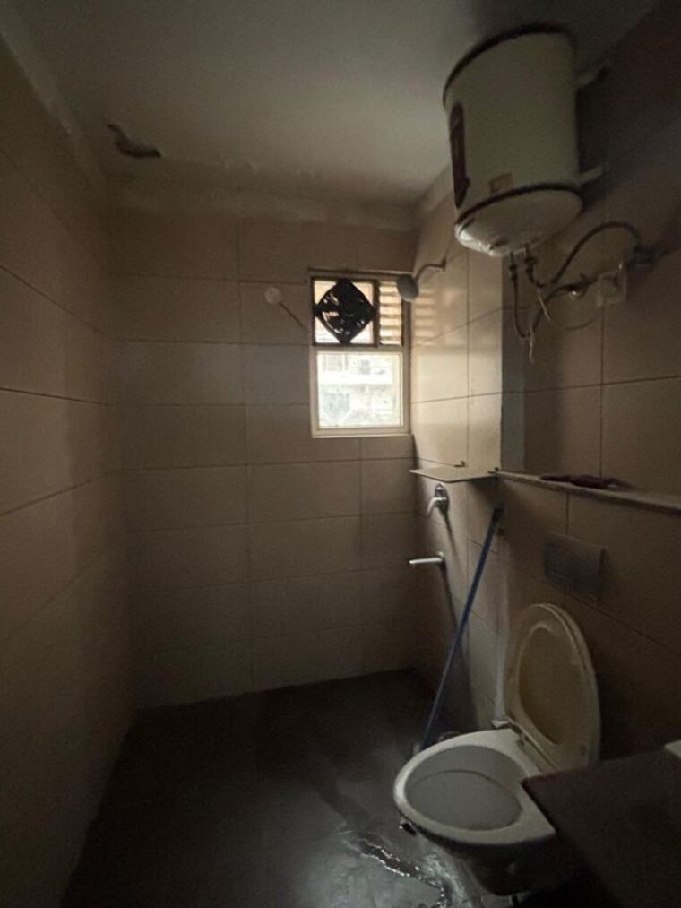 Bathroom, motiaz-royal-citi 3 Bedroom 1910 Sq.Ft. Apartment In Ambala Highway Zirakpur 10496494