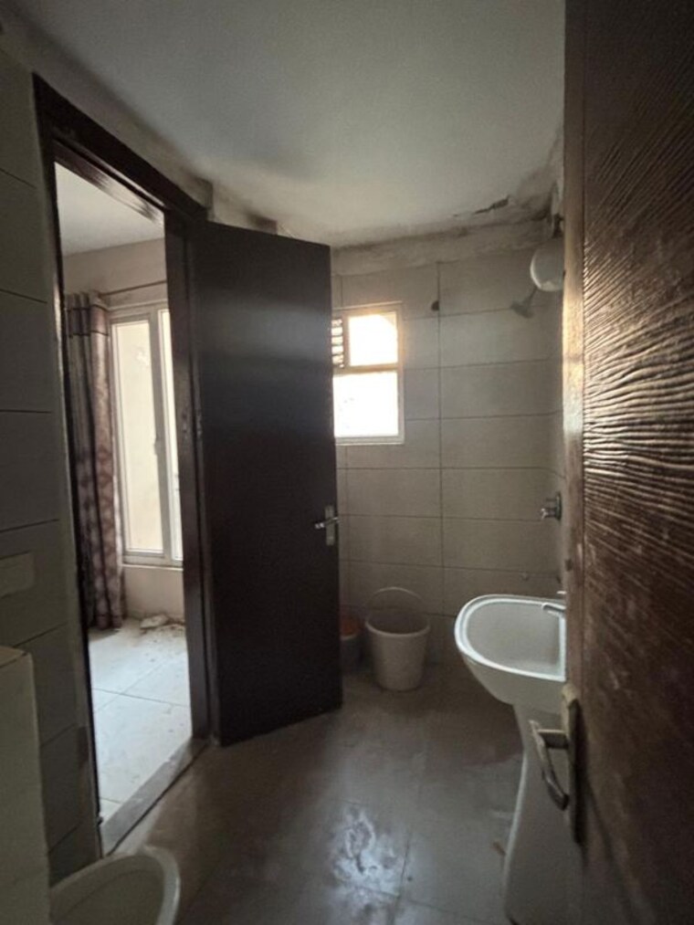 Bathroom, motiaz-royal-citi 3 Bedroom 1910 Sq.Ft. Apartment In Ambala Highway Zirakpur 10496494