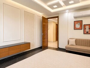 Room in 3 BHK Builder Floor at Unitech Greenwood City Apartment, Sector 45 – for Rent