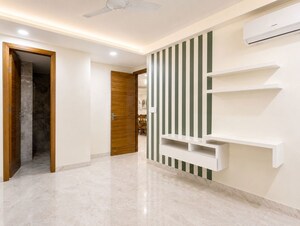 Room in 3 BHK Builder Floor at Unitech Greenwood City Apartment, Sector 45 – for Rent