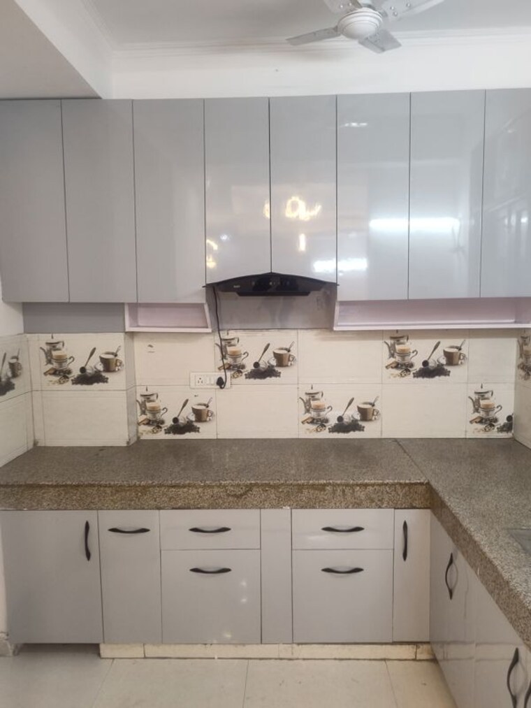 Team Area, freedom fighters enclave 3 Bedroom 1100 Sq.Ft. Builder Floor In Freedom Fighters Enclave Delhi 10496505