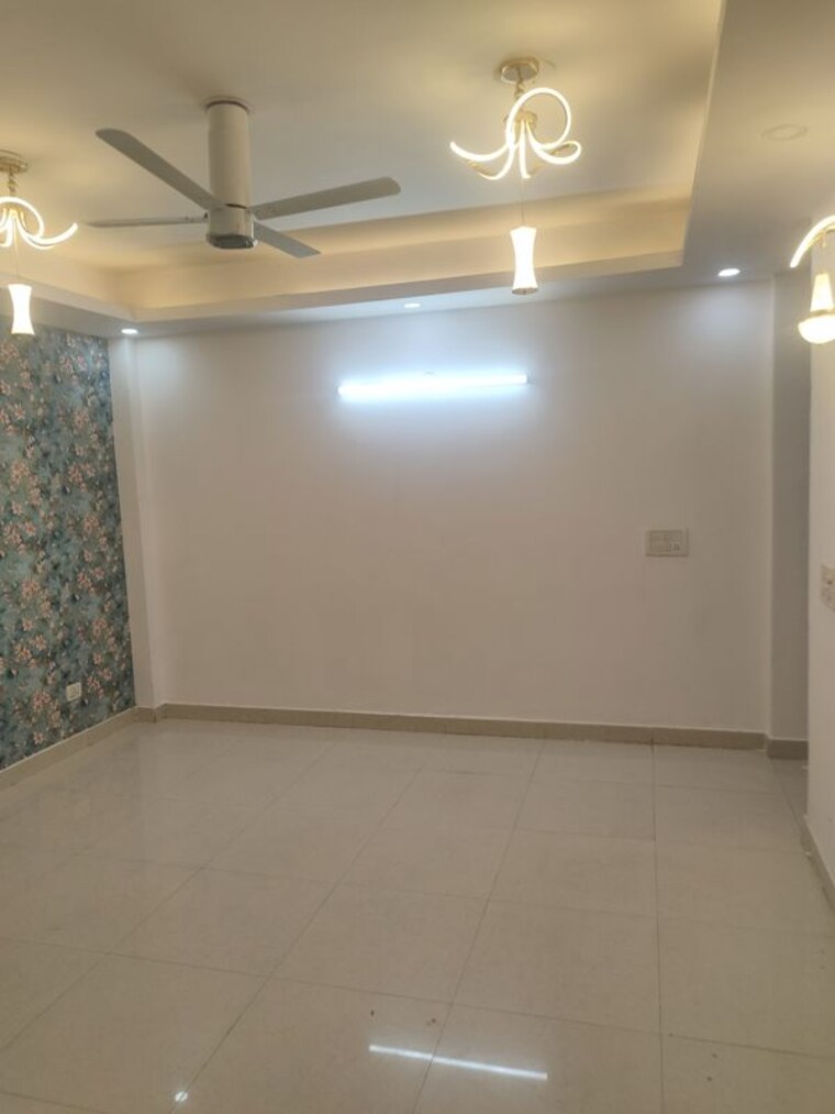 Room, freedom fighters enclave 3 Bedroom 1100 Sq.Ft. Builder Floor In Freedom Fighters Enclave Delhi 10496505