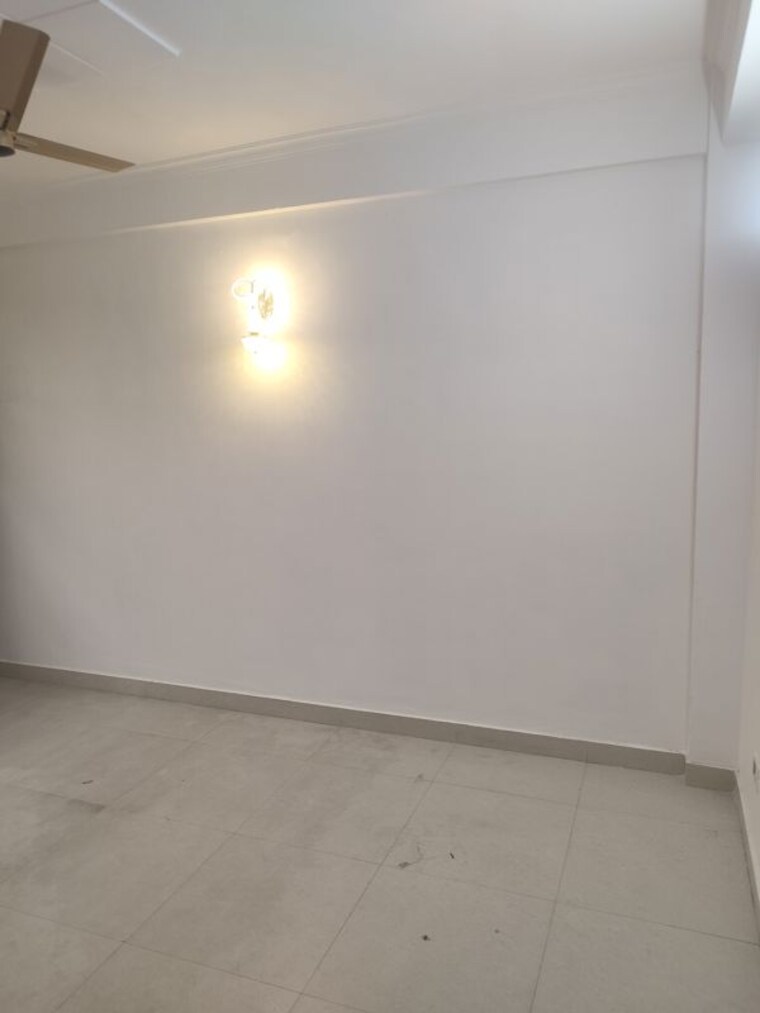 Room, freedom fighters enclave 3 Bedroom 1100 Sq.Ft. Builder Floor In Freedom Fighters Enclave Delhi 10496505