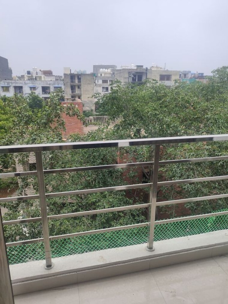 Balcony, freedom fighters enclave 3 Bedroom 1100 Sq.Ft. Builder Floor In Freedom Fighters Enclave Delhi 10496505