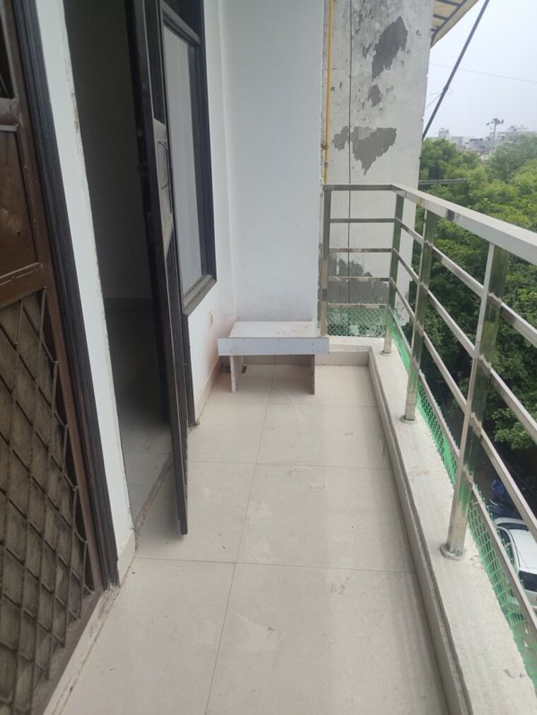 Balcony, freedom fighters enclave 3 Bedroom 1100 Sq.Ft. Builder Floor In Freedom Fighters Enclave Delhi 10496505