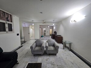 Living Room in 3 BHK Builder Floor at Sector 33 – for Rent