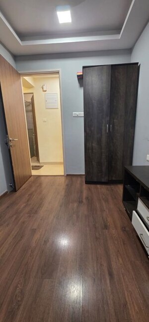 Room in 2.5 BHK Apartment at Neelkanth Greens, Manpada – for Rent