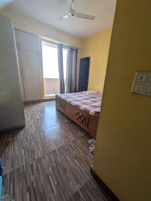 Room in 3 BHK Apartment at ACE Platinum, Zeta I Greater Noida – for Rent