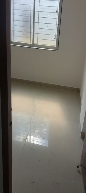 Room in 1 BHK Apartment at Kamgar Putala Vasahat – for Rent