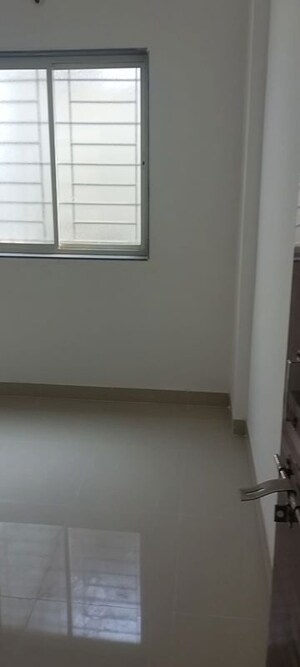 Room in 1 BHK Apartment at Kamgar Putala Vasahat – for Rent