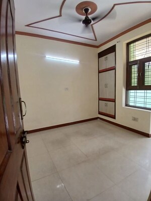 Room in 3.5 BHK Builder Floor at Spring Field Colony – for Sale