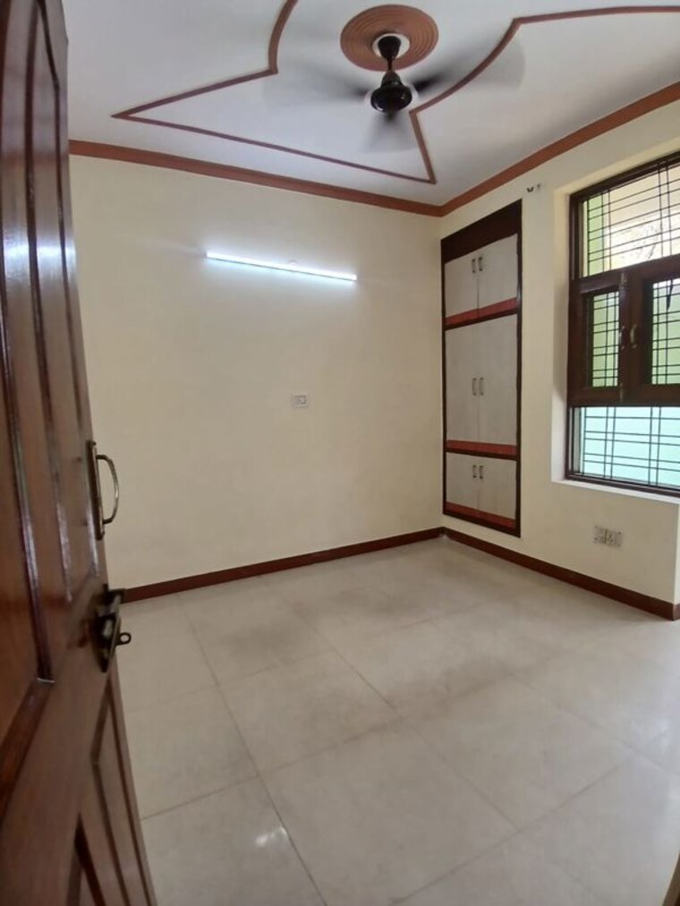 Room, spring field colony 3.5 Bedroom 140 Sq.Ft. Builder Floor In Spring Field Colony Faridabad 10496779