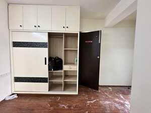 Room in 4 BHK Builder Floor at Jp Nagar Phase 1 – for Rent