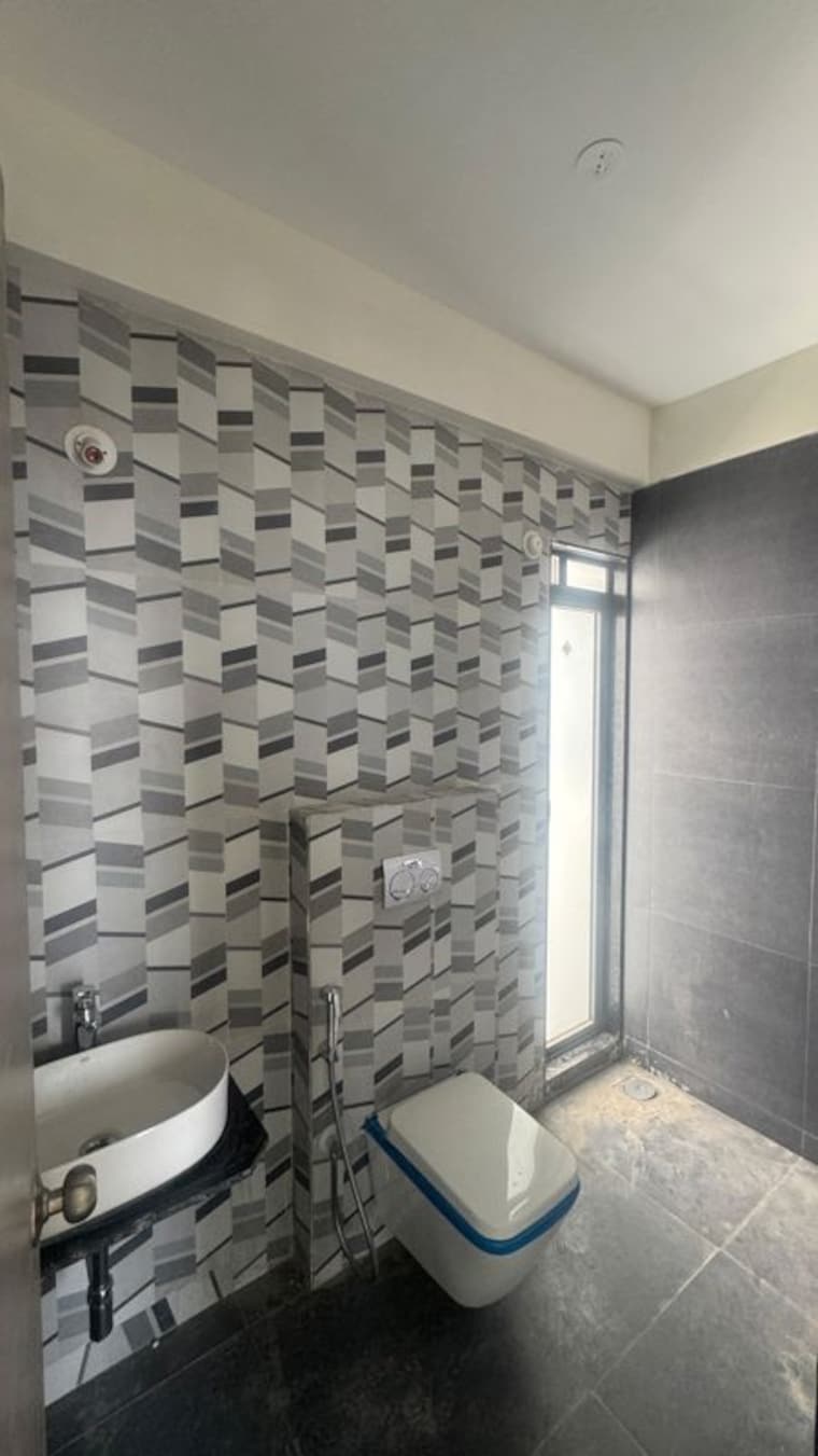 Bathroom, damji-shamji-mahavir-spring-tulip-phase-1 2 Bedroom 720 Sq.Ft. Apartment In Pokhran Road No Two Thane 10496816