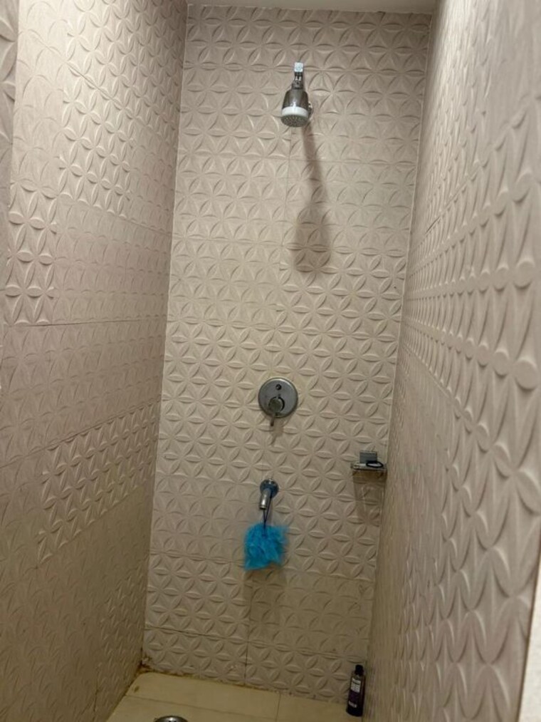 Bathroom, ansal-sushant-apartments 3 Bedroom 215 Sq.Ft. Builder Floor In Sushant Lok I Gurgaon 10496526