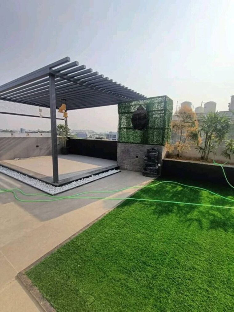 Garden, knowledge park v greater noida 4 Bedroom 2100 Sq.Ft. Penthouse In Knowledge Park V Greater Noida Greater Noida 10496840