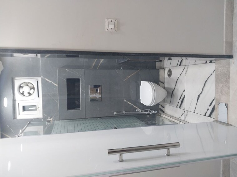 Washroom, new rajinder nagar 3 Bedroom 125 Sq.Yd. Builder Floor In New Rajinder Nagar Delhi 10496854