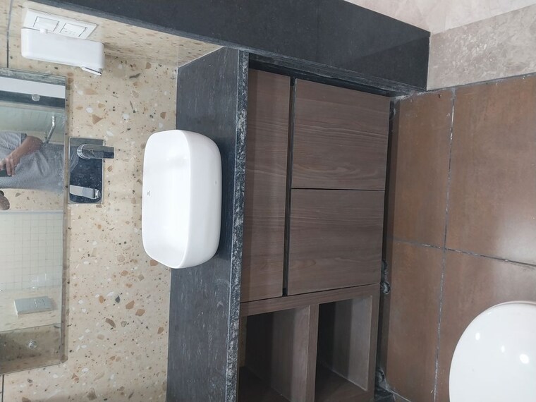 Bathroom, new rajinder nagar 3 Bedroom 125 Sq.Yd. Builder Floor In New Rajinder Nagar Delhi 10496854