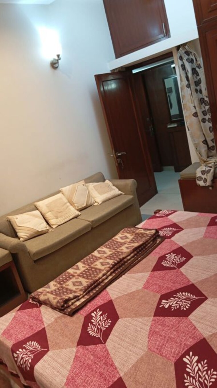 Bedroom, sector 41 2 Bedroom 120 Sq.Mt. Builder Floor In Sector 41 Noida 10496862