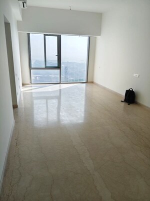 Room in 3 BHK Apartment at Piramal Aranya Arav, Byculla – for Rent