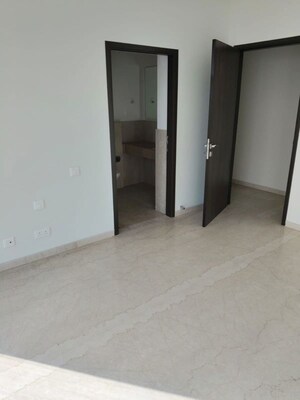 Room in 3 BHK Apartment at Piramal Aranya Arav, Byculla – for Rent