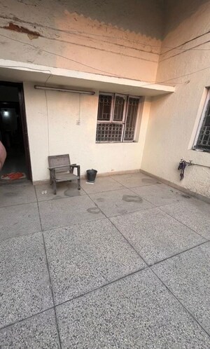 Parking in 3 BHK Builder Floor at Sector 41 – for Rent
