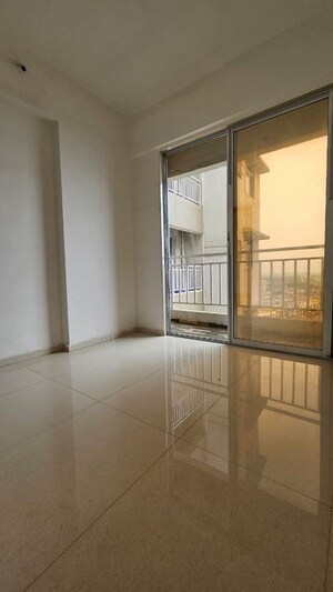 Room in 2 BHK Apartment at Yash Yashraj Paradise, Kalyan East – for Rent
