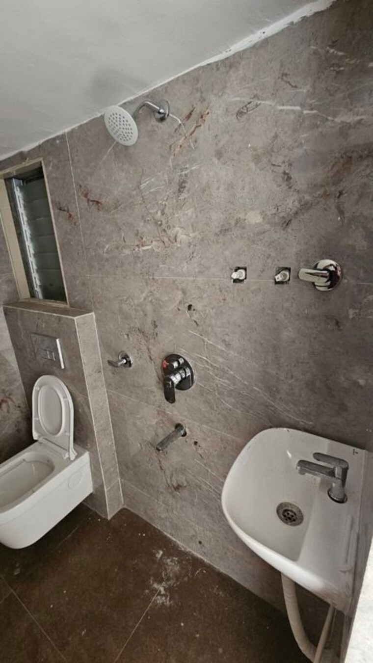 Bathroom, yash-yashraj-paradise 2 Bedroom 620 Sq.Ft. Apartment In Kalyan East Thane 10494724
