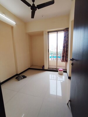 Room in 1.5 BHK Apartment at Platinum Heritage, Ghodbunder Road – for Rent