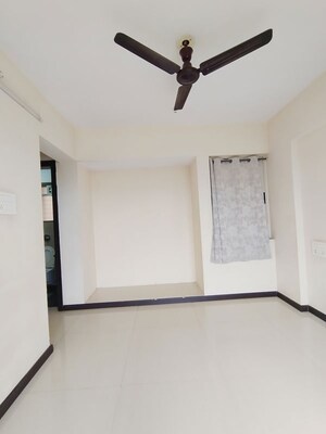 Room in 1.5 BHK Apartment at Platinum Heritage, Ghodbunder Road – for Rent