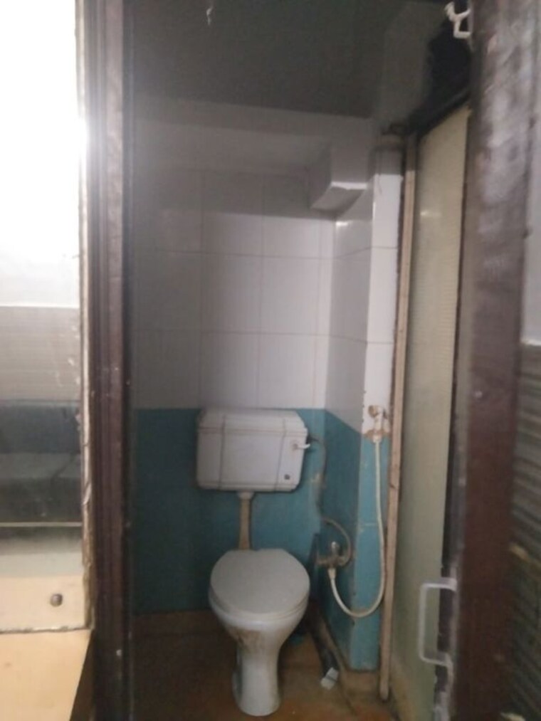 Bathroom, vasant kunj 1 Bedroom 500 Sq.Ft. Builder Floor In Vasant Kunj Delhi 10496909