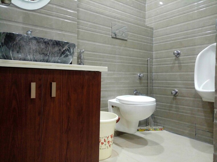 Bathroom, kishanpura Commercial Office Space 1000 Sq.Ft. In Kishanpura Indore 10496964