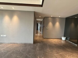 Room in 4 BHK Apartment at Lodha Trump Tower, Worli – for Rent