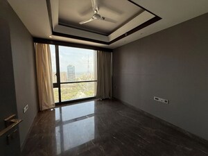 Room in 4 BHK Apartment at Lodha Trump Tower, Worli – for Rent