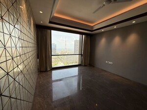 Room in 4 BHK Apartment at Lodha Trump Tower, Worli – for Rent