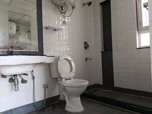 Bathroom in 4 BHK Apartment at Bestech Park View City 1, Sector 48 – for Rent