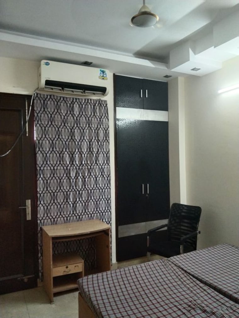 Cupboard, new rajinder nagar 3 Bedroom 125 Sq.Yd. Builder Floor In New Rajinder Nagar Delhi 10496970