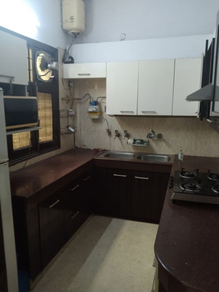 Kitchen, new rajinder nagar 3 Bedroom 125 Sq.Yd. Builder Floor In New Rajinder Nagar Delhi 10496970