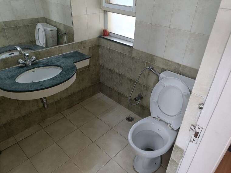 Bathroom, bestech-park-view-city-2 3.5 Bedroom 2153 Sq.Ft. Apartment In Sector 49 Gurgaon 10497006