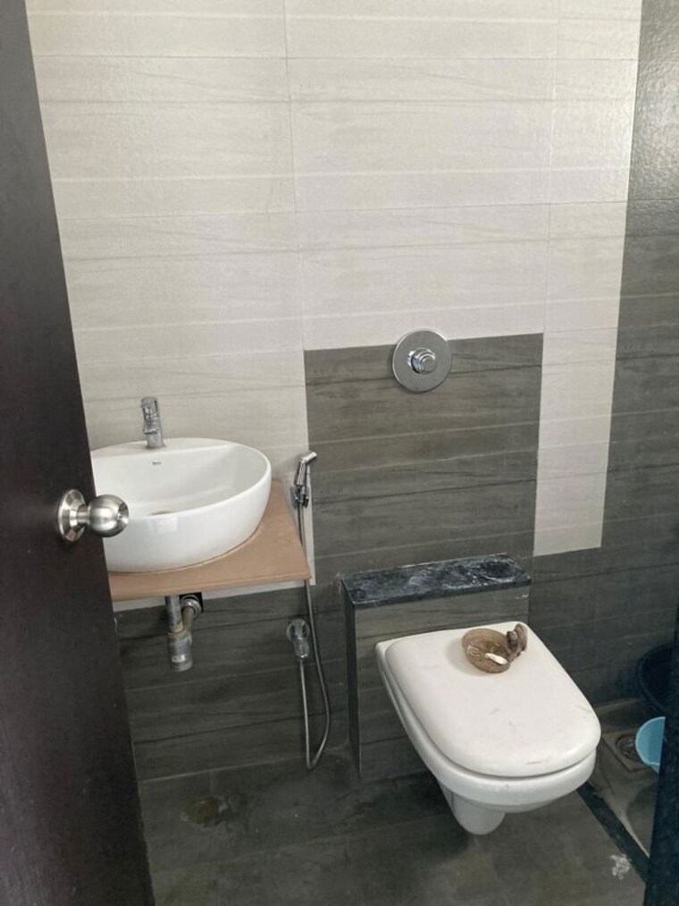 Bathroom, rr-lunkad-66-avenue 3 Bedroom 1600 Sq.Ft. Apartment In Pimple Nilakh Pune 10497047