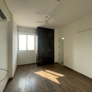 Room in 3.5 BHK Apartment at Conscient Heritage Max, Sector 102 – for Rent