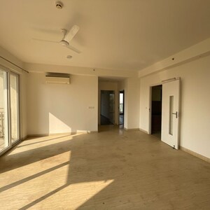 Room in 3.5 BHK Apartment at Conscient Heritage Max, Sector 102 – for Rent