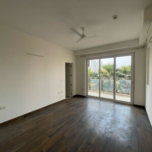 Room in 3.5 BHK Apartment at Conscient Heritage Max, Sector 102 – for Rent