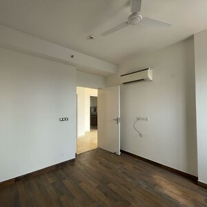 Room in 3.5 BHK Apartment at Conscient Heritage Max, Sector 102 – for Rent