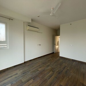 Room in 3.5 BHK Apartment at Conscient Heritage Max, Sector 102 – for Rent
