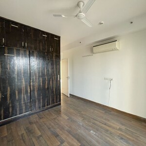 Room in 3.5 BHK Apartment at Conscient Heritage Max, Sector 102 – for Rent