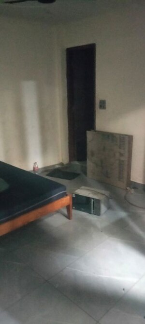 Room in 3 BHK Builder Floor at Bihari Colony – for Rent