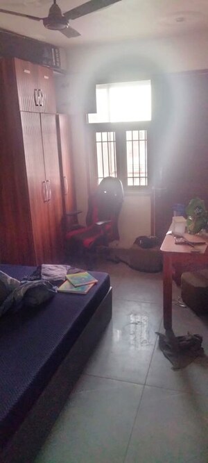 Room in 3 BHK Builder Floor at Bihari Colony – for Rent